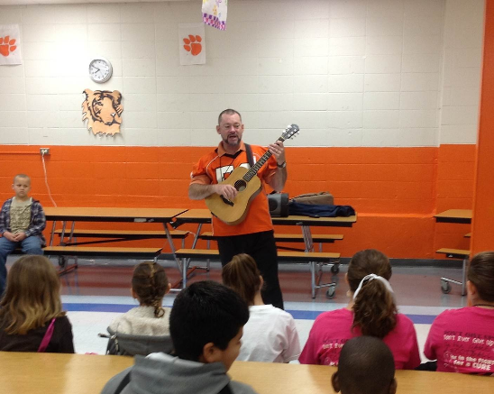 Charles Van Deursen Entertaining and Teaching in the School Cafeteria, www.InTuneWithYou.com